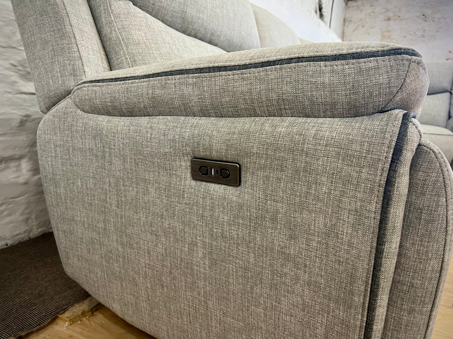 EX DISPLAY - DFS Trek Power Recliner