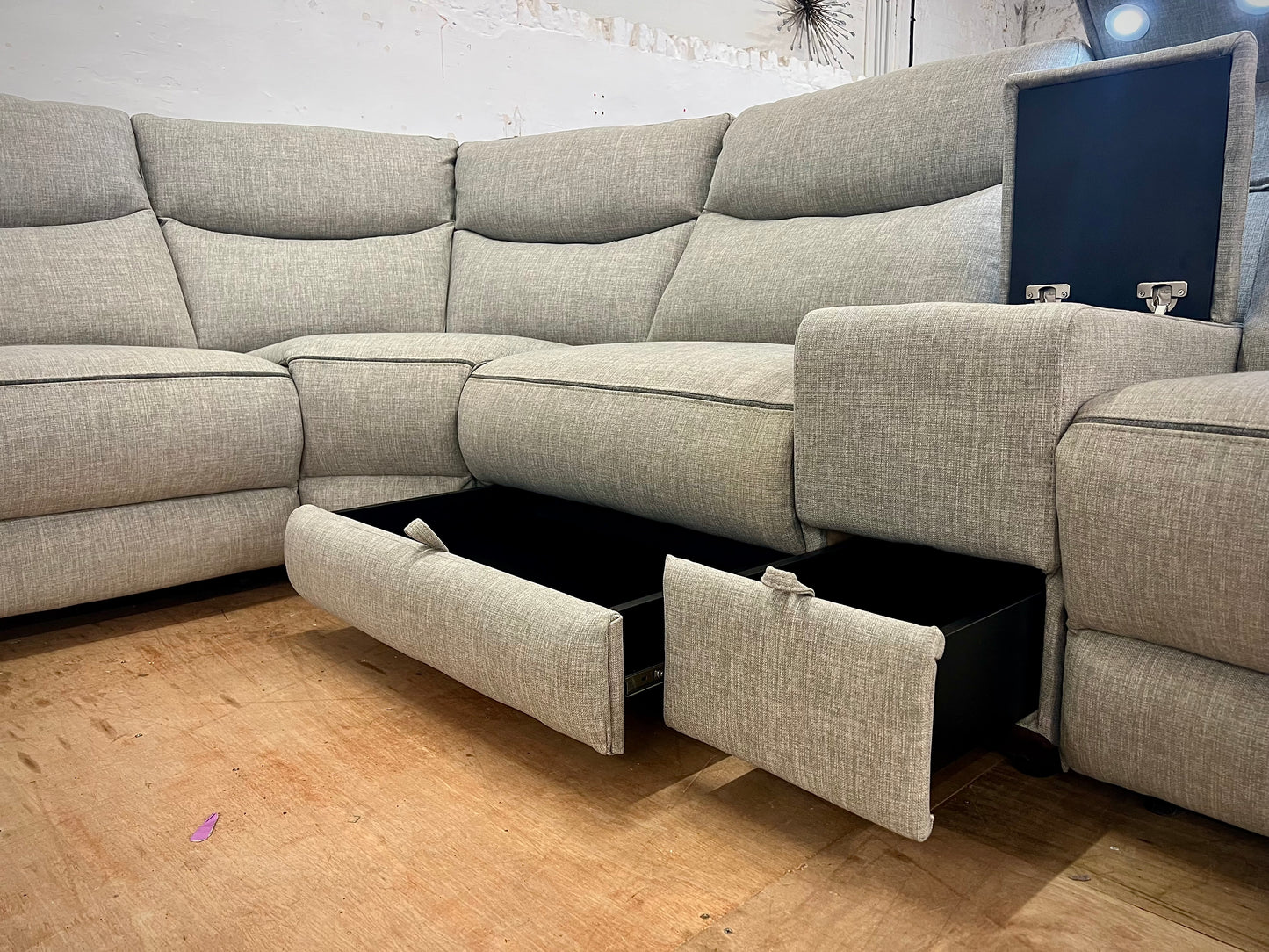 EX DISPLAY - DFS Trek Power Recliner